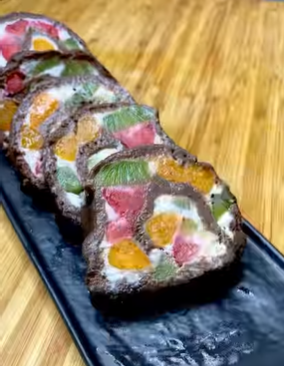 Этот легкий новогодний десерт с фруктами понравится всем: готовится всего 10 минут