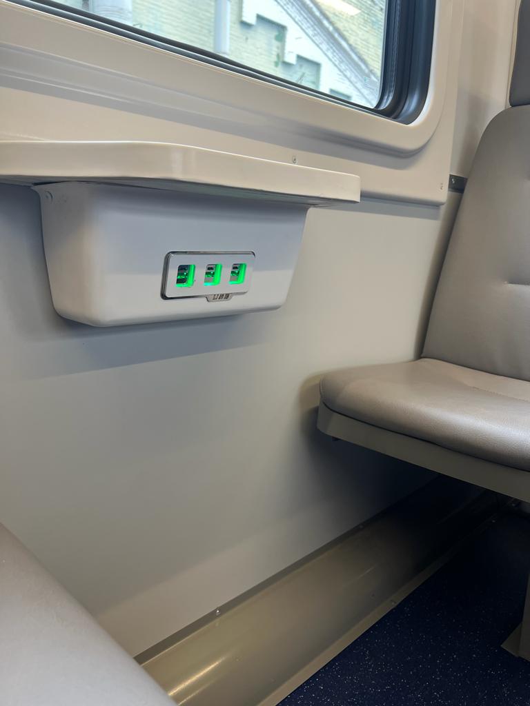 Укрзализныця показала новый поезд класса "комфорт" (фото)