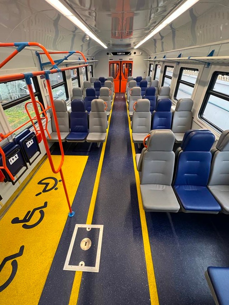 Укрзализныця показала новый поезд класса "комфорт" (фото)