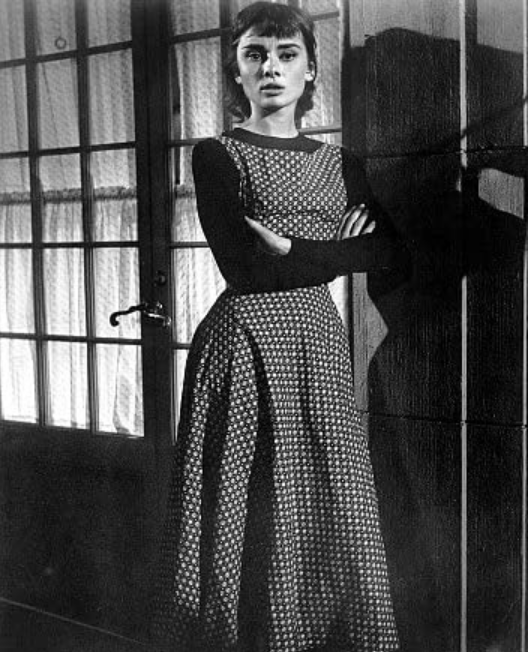 Ікона стилю: 5 культових образів Одрі Хепберн, які ніколи не вийдуть із моди