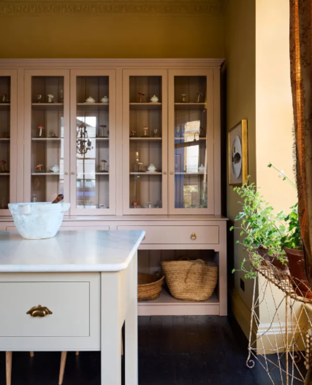 Дизайнеры показали цвета кухонных шкафов, которые всегда в тренде