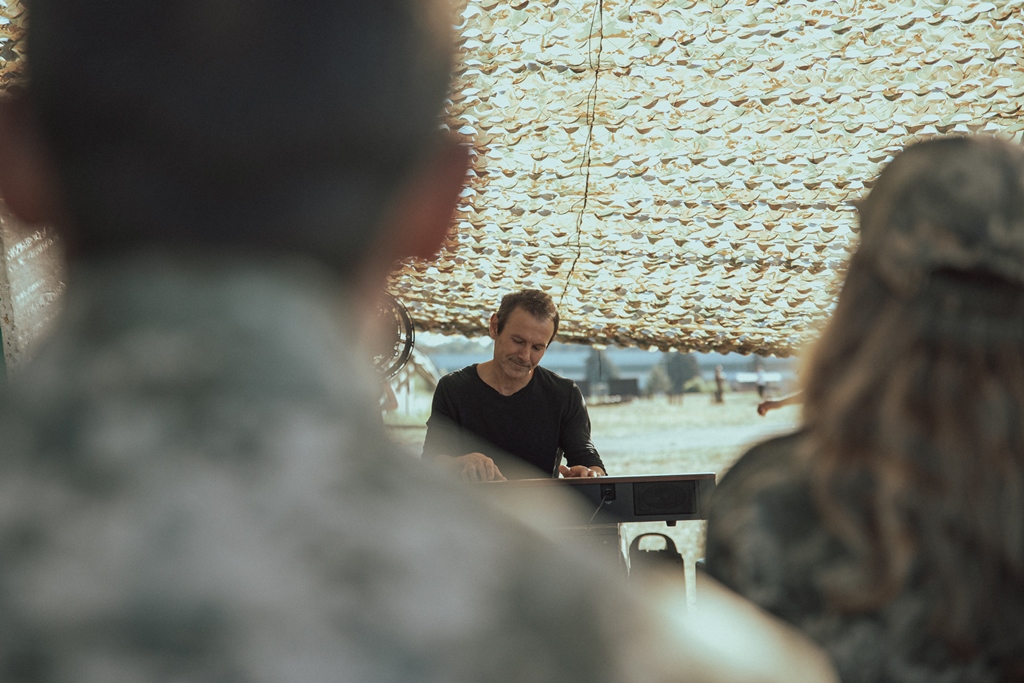 Океан Ельзи показали відео на нову версію культового хіта, яке пробирає до мурашок