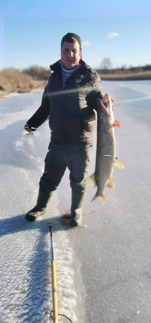 Украинец поймал гигантскую щуку: фото "крокодила"