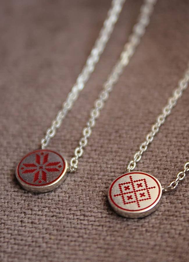 Guzema, Youko та інші  бренди, які випускають прикраси з українською символікою