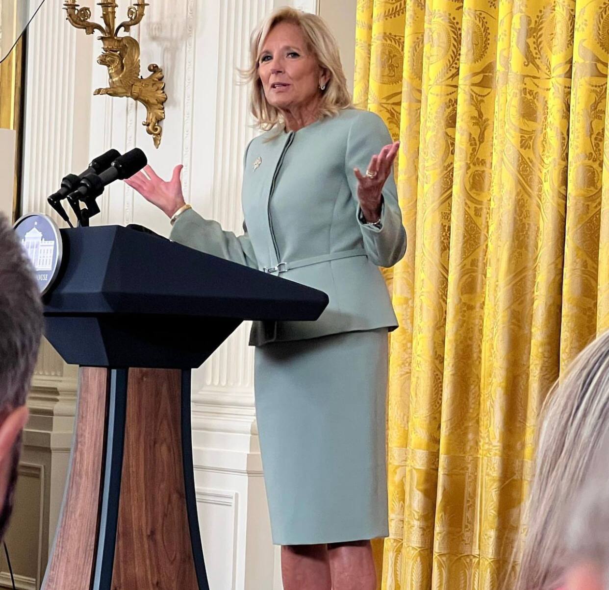 Колосья пшеницы и бриллианты. Какие броши выбирают первые леди Украины и США (фото)