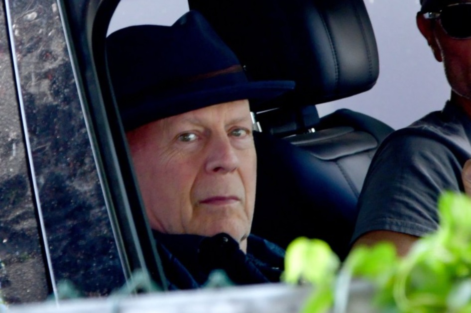 Тяжкохворого Брюса Вілліса вперше після його діагнозу побачили на публіці (фото)