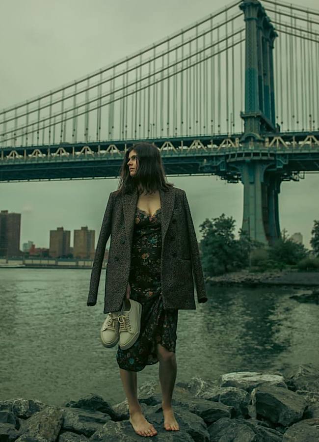 8 дуже стильних образів "рятувальниці Малібу" Александри Даддаріо, яка підтримує Україну