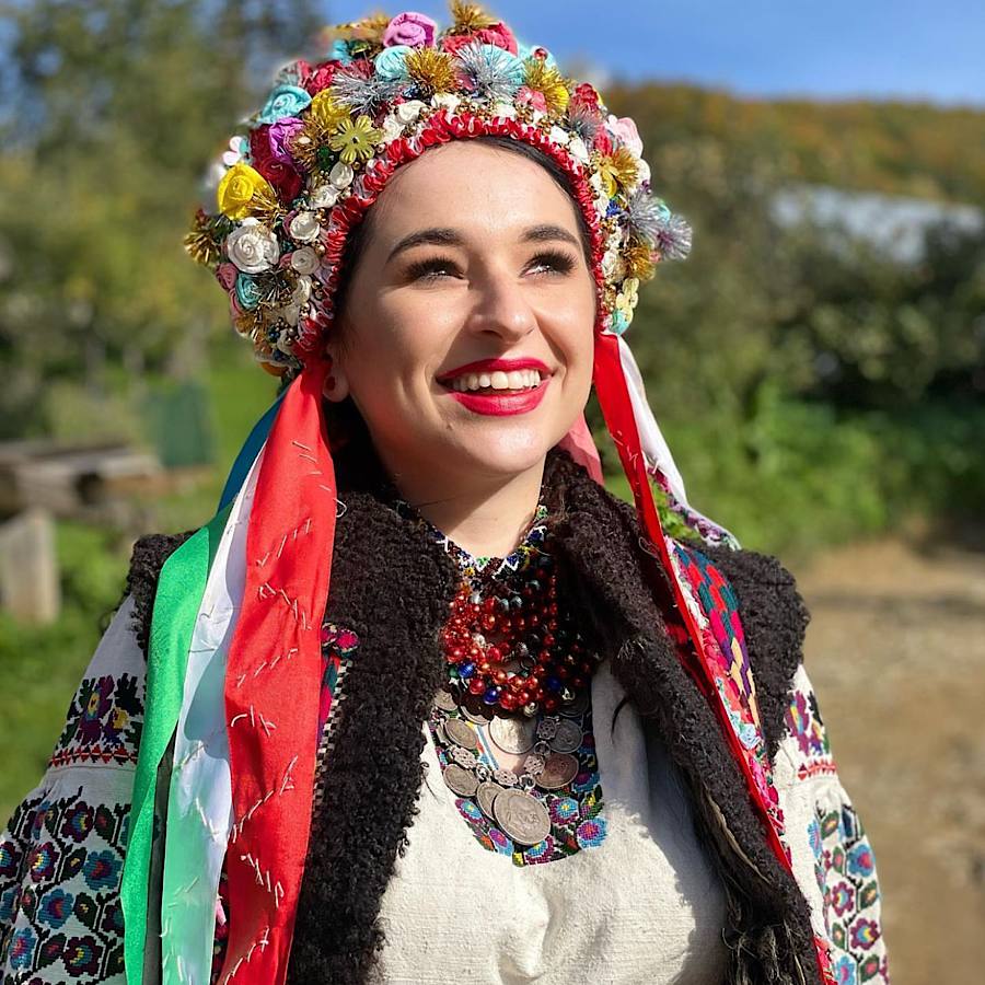 Николас Карма рассекретил стоимость образа певицы Fiïnka, которая является гуцульской душой Украины