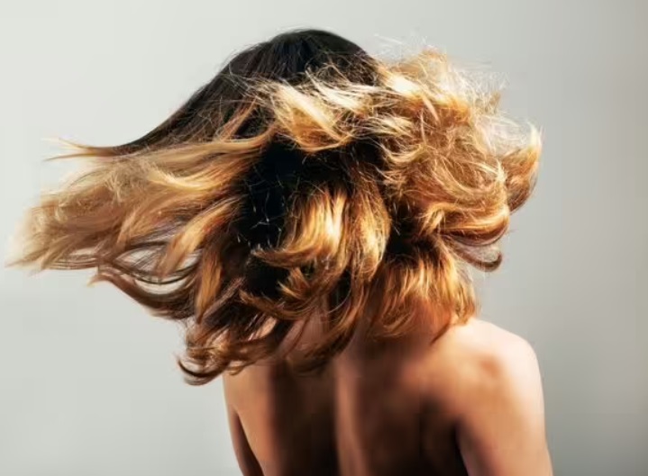 Очень молодит. Парикмахер назвала лучший цвет волос для женщин старше 50 лет