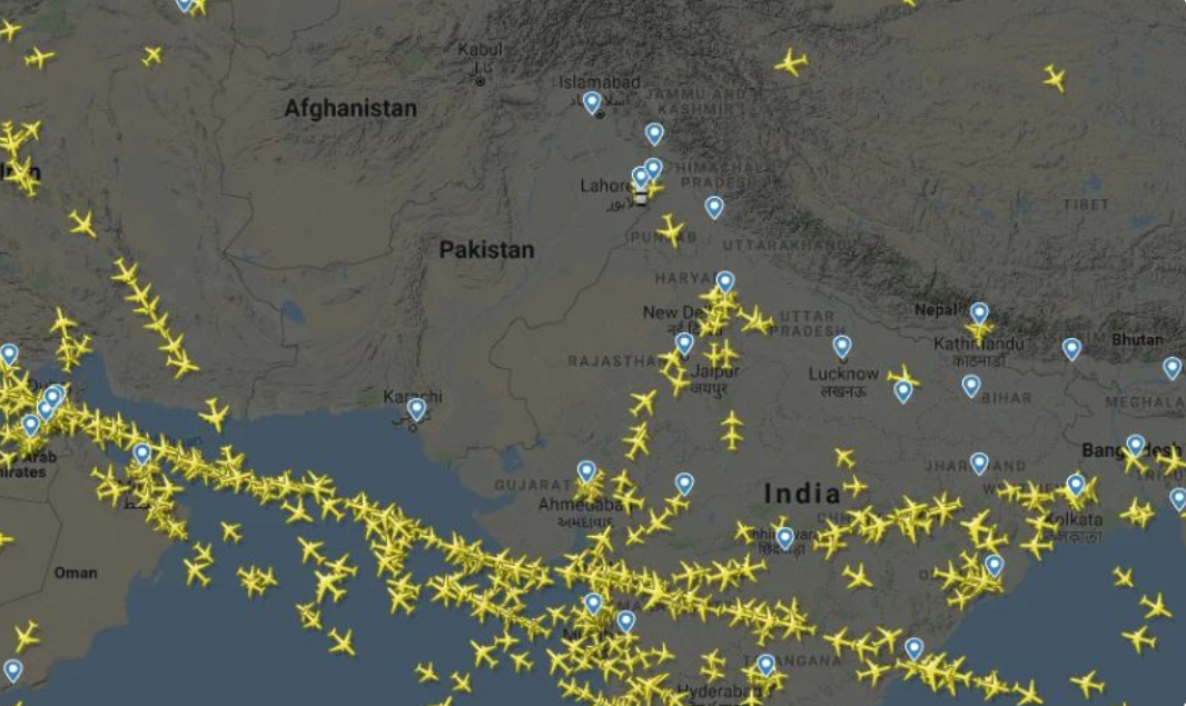 Индия атаковала Пакистан: Исламабад закрыл свое воздушное пространство на 48 часов