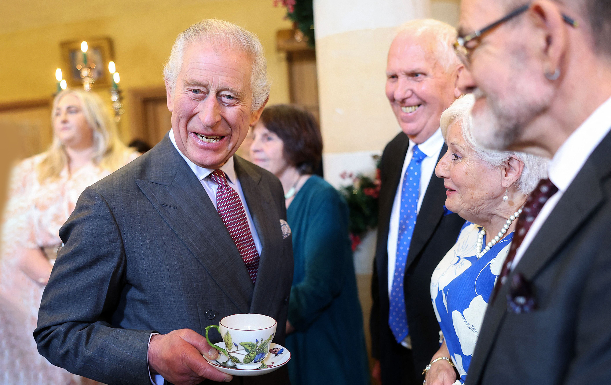 Економить на світлі та любить сафарі: цікаві факти з життя 75-річного короля Чарльза III