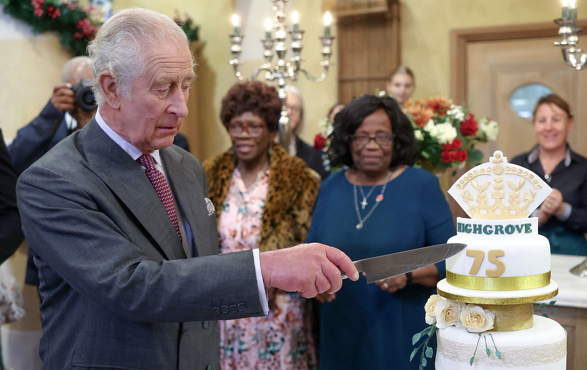 Економить на світлі та любить сафарі: цікаві факти з життя 75-річного короля Чарльза III