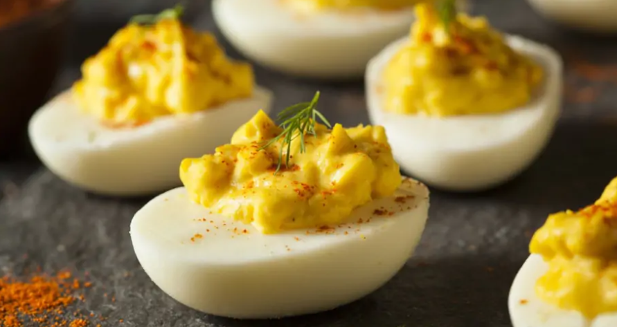 Як приготувати фаршировані яйця по-японськи: дуже швидко зникнуть зі столу
