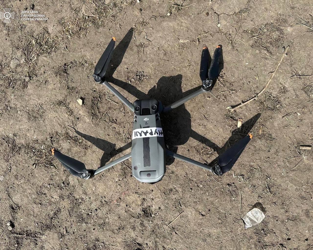 В Луганській області прикордонники "приземлили" ворожий БПЛА