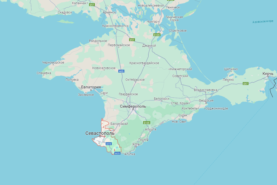 В Крыму раздаются взрывы, россияне жалуются на "массированную атаку": что известно