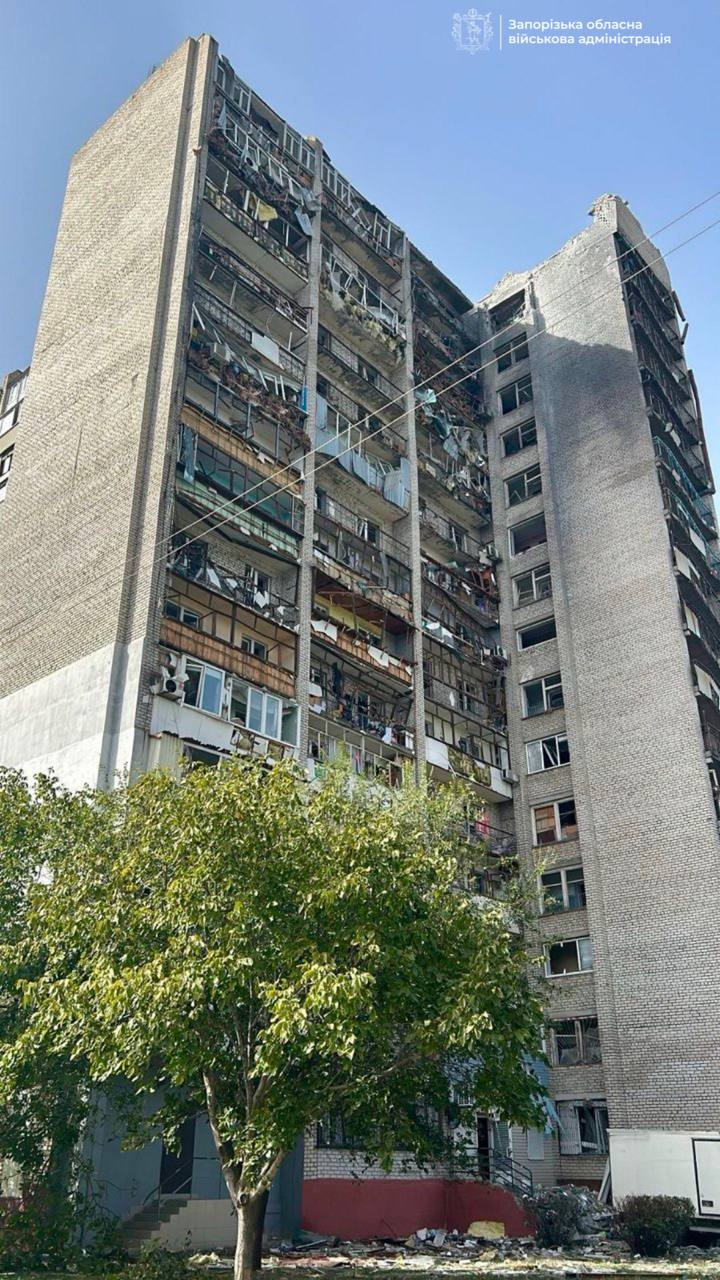 Росіяни обстріляли житлові квартали Запоріжжя, є загиблий й поранені