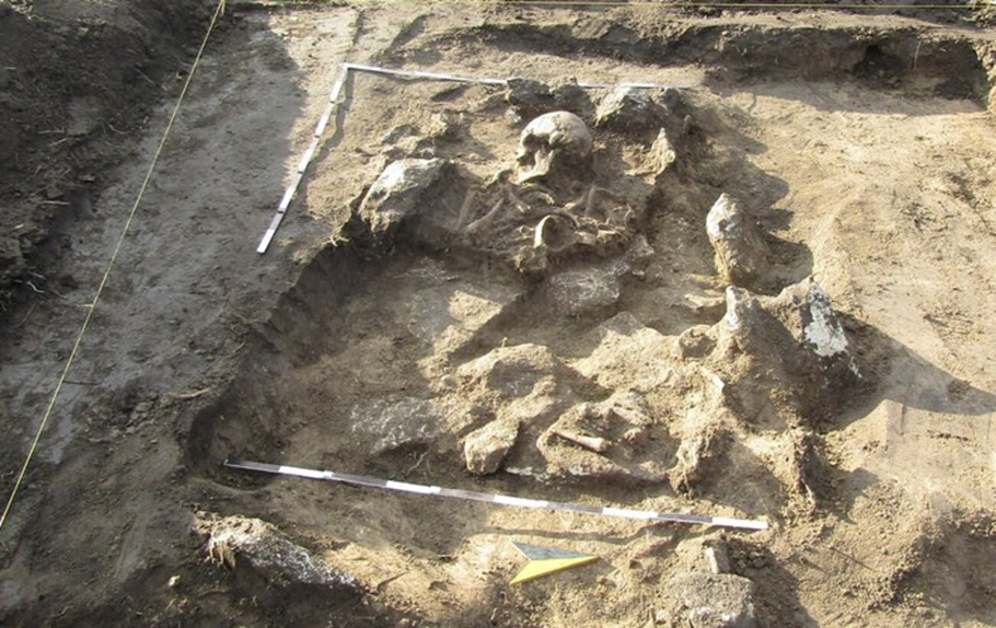 Скіфські кургани, слов'янські вогнища та княжі саркофаги: історія поховань в Україні