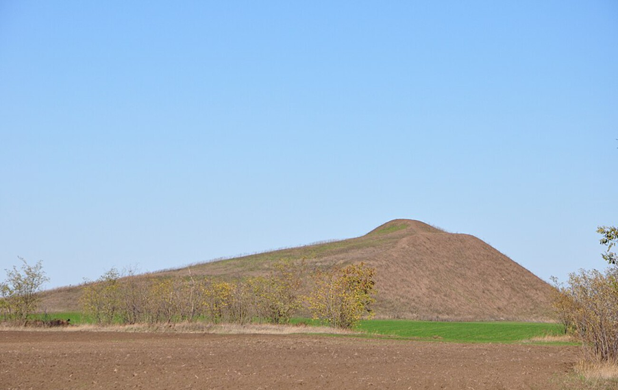 Скіфські кургани, слов'янські вогнища та княжі саркофаги: історія поховань в Україні
