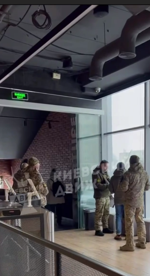 Чи законно вручати повістки у спортивних залах: відповідь юриста й ТЦК