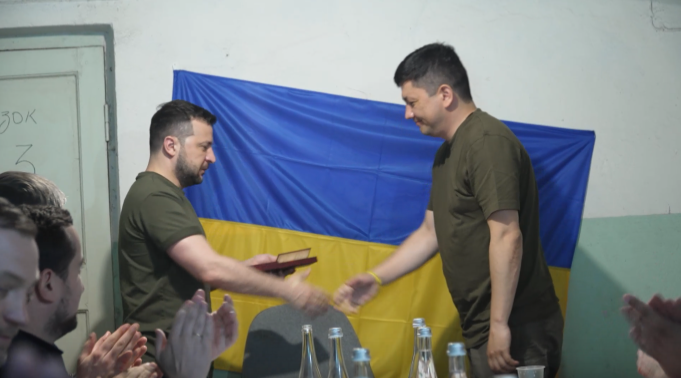 Зеленський вручив Кіму орден Богдана Хмельницького