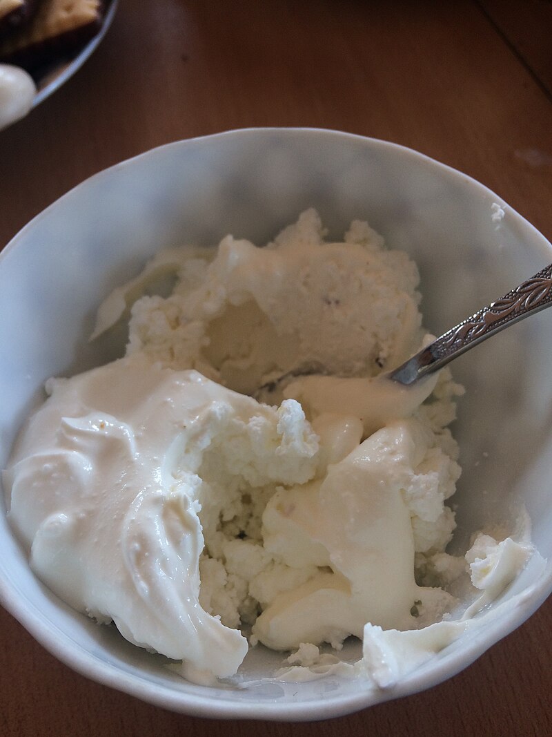 Кому не можна їсти кисломолочний сир: подивіться, чи є ви в списку