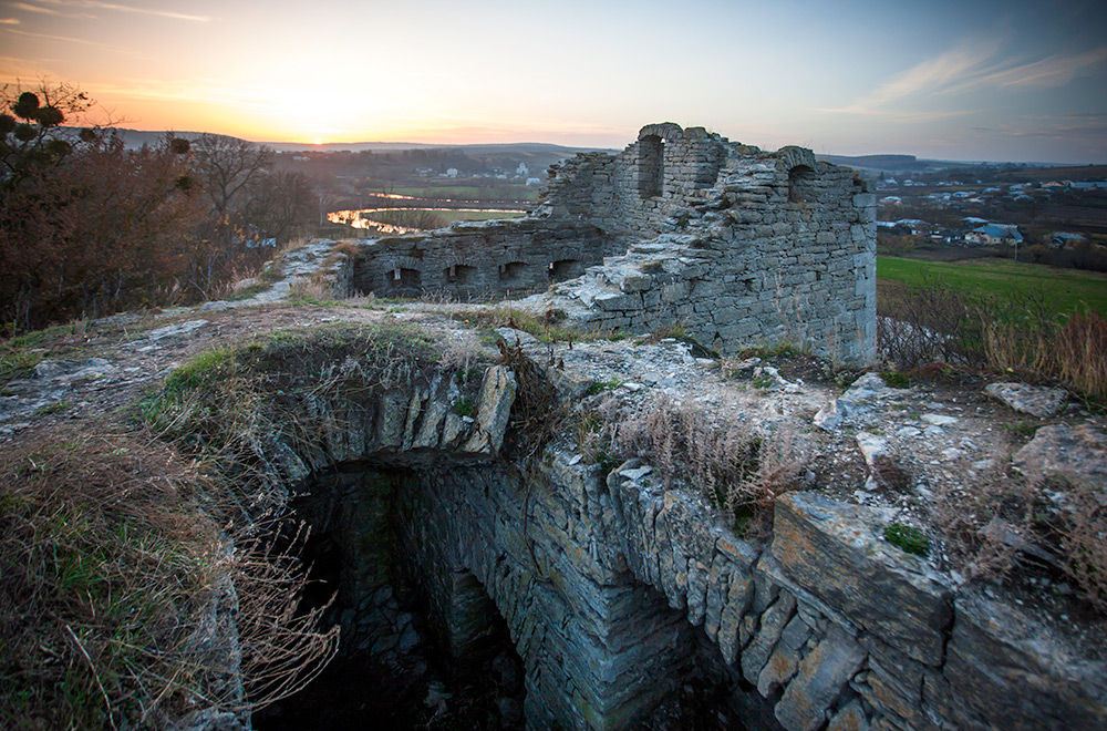 Башни с историей. Лучшие замки-руины в Украине, которые сохранились до наших дней
