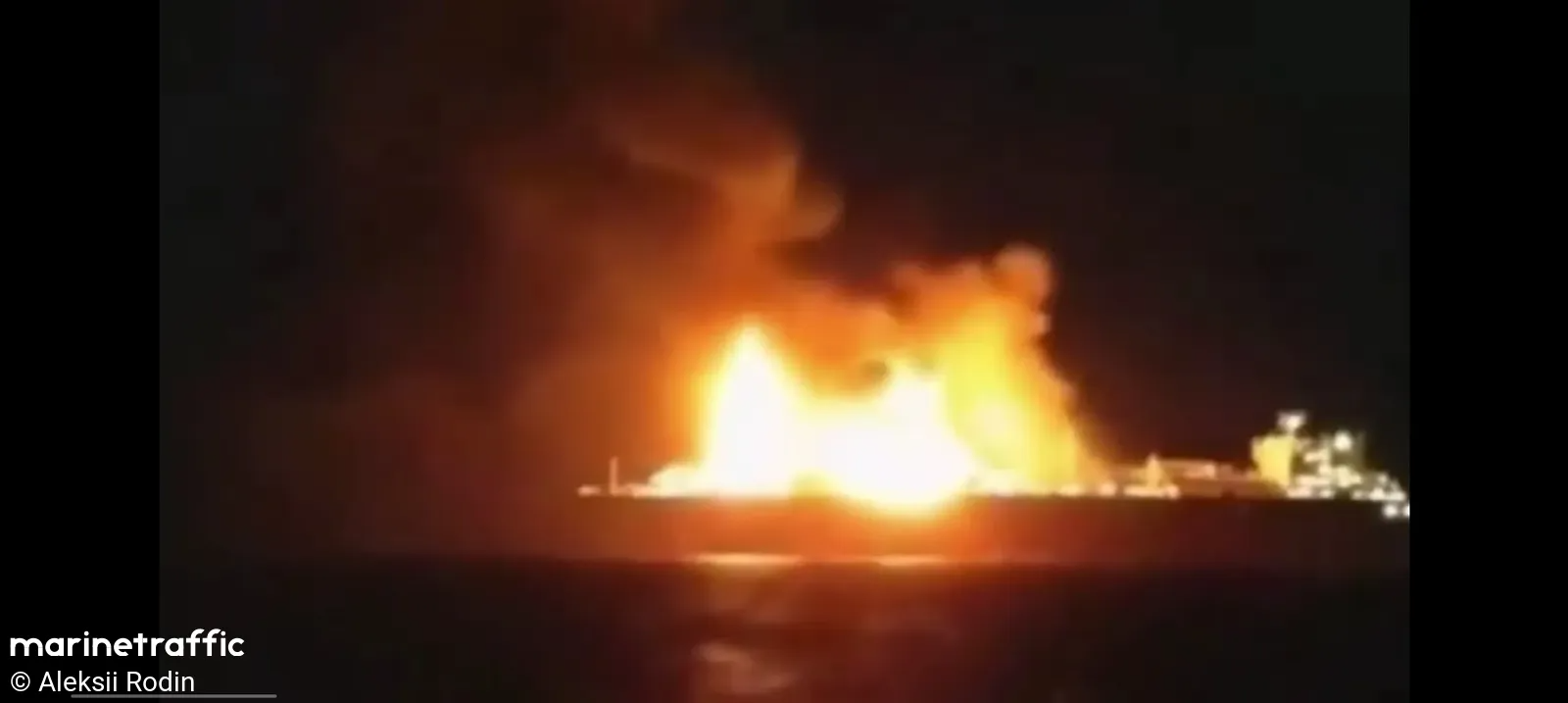 Дістали і там? Російський газовий танкер спалахнув у Середземному морі