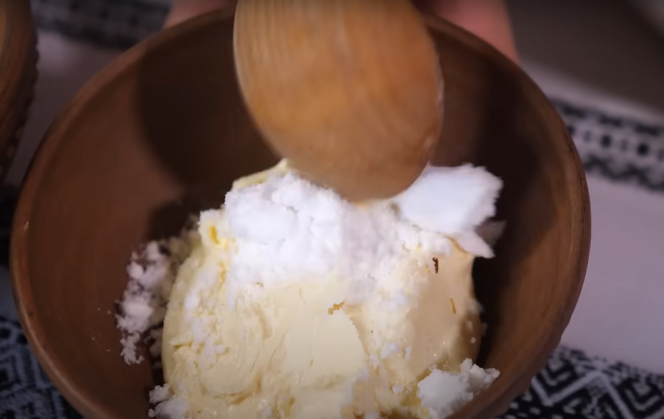 Яблучний пляцок на пісочному тісті: смачний рецепт з Галичини, що закарбується в пам'яті