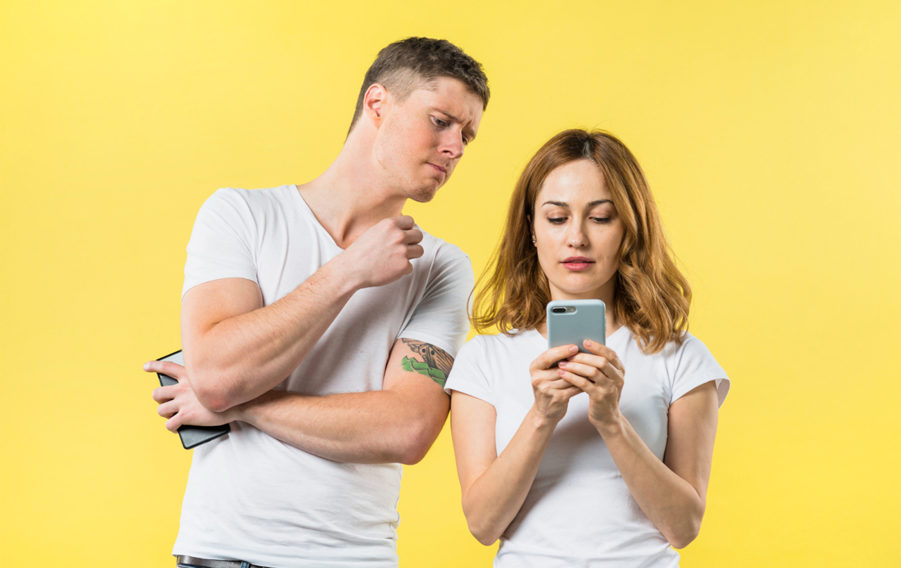 5 ознак того, що соцмережі знищують ваші стосунки