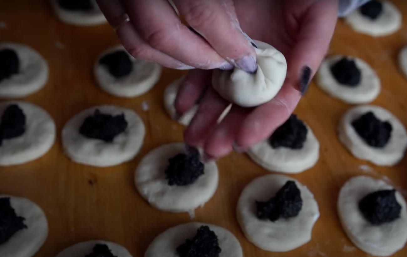 Смачний рецепт пампушок з маком, які просто тануть в роті