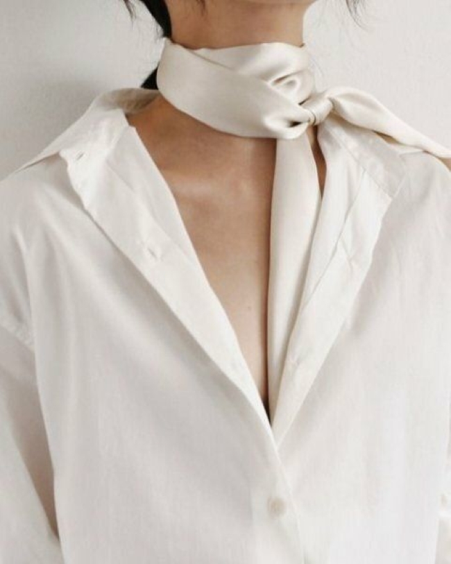 Стилістка сказала, як навесні можна цікаво носити хустинку