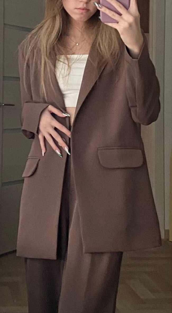 Стилістка сказала, з чим поєднати один з наймодніших кольорів 2024