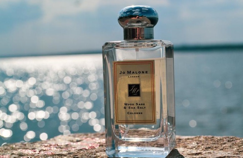 5 ідеальних парфумів для жінок на літо 2024, які не "задушать" ароматом та запам'ятаються назавжди