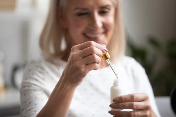 8 лучших ингредиентов для ухода за кожей, которые помогут избавиться от морщин