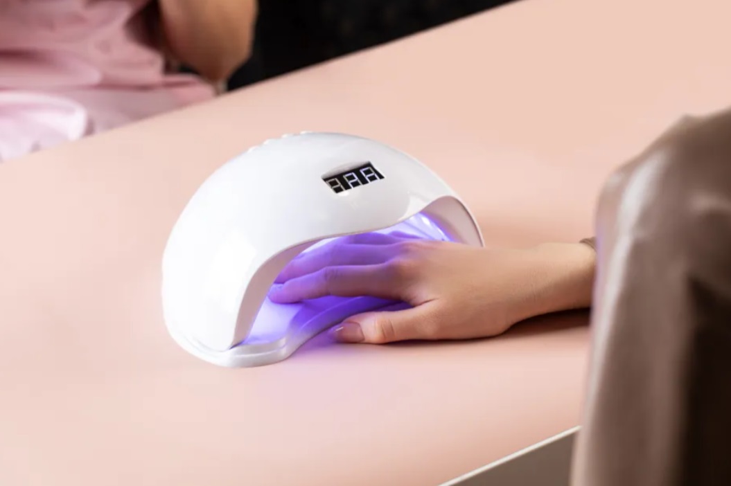 Ця косметична послуга зіпсує шкіру ваших рук, але є спосіб цього уникнути