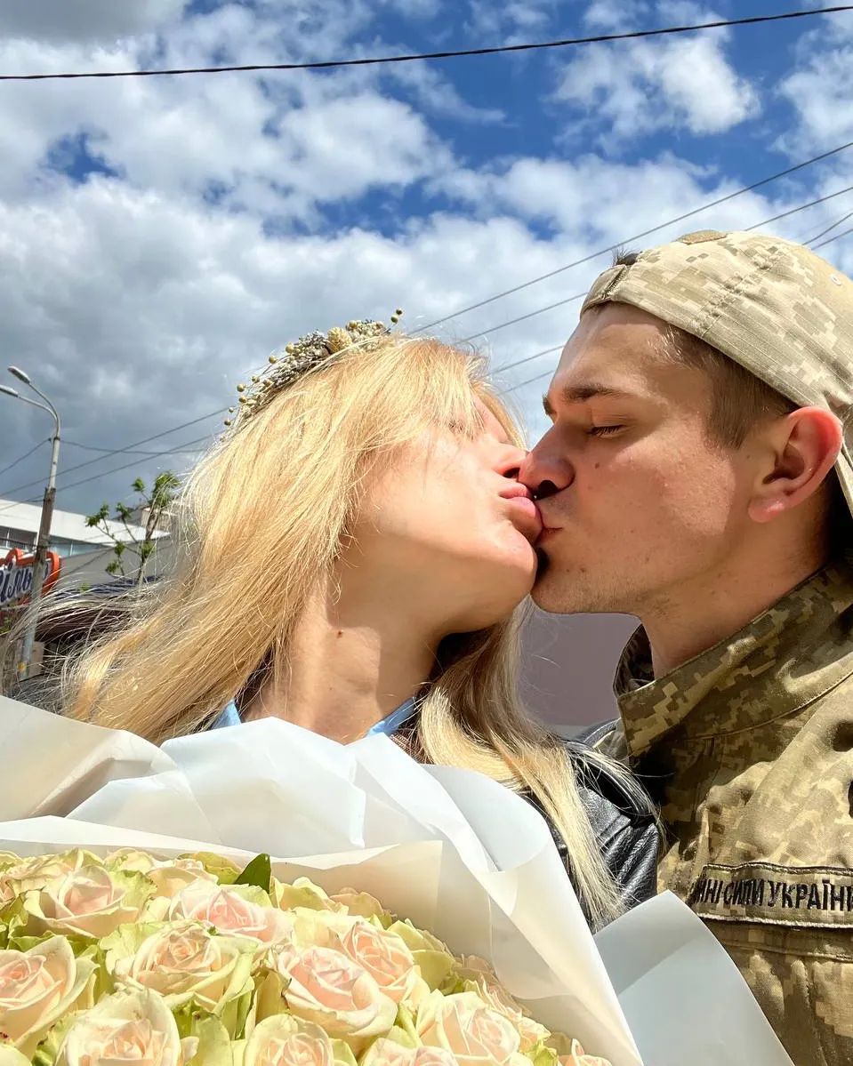 Звезда "Первых ласточок" и боец ВСУ развелся с женой после двух лет брака