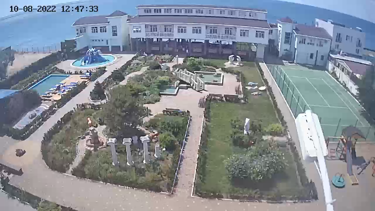 Пляжи пустые, но водку продают: как выглядит Новофедоровка прямо сейчас