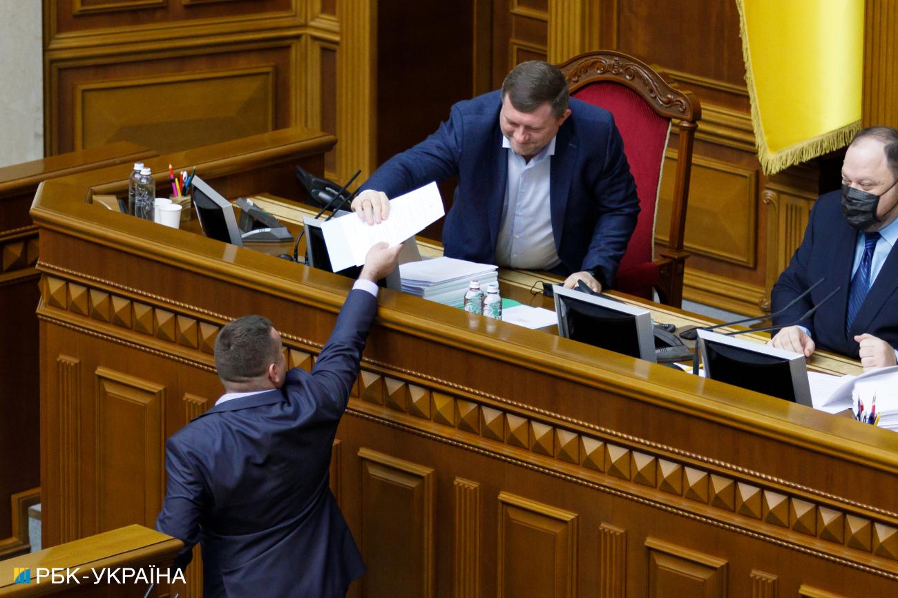 Пенсии, налоги, СБУ и олигархи. Какие планы у депутатов Рады на 2022 год