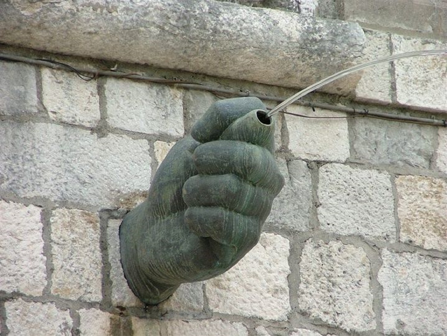 7 неймовірно дивних та смішних пам'ятників у європейських містах