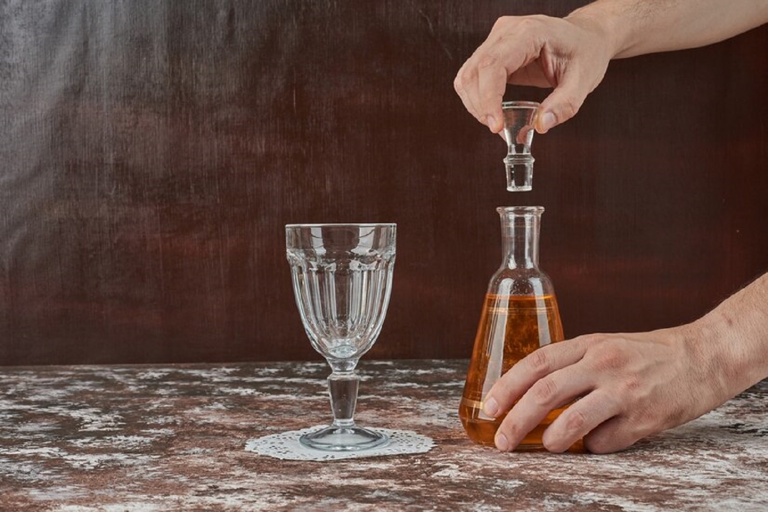 Від спотикачу до сидру. 5 смачних алкогольних напоїв, що можна зробити з вашого урожаю