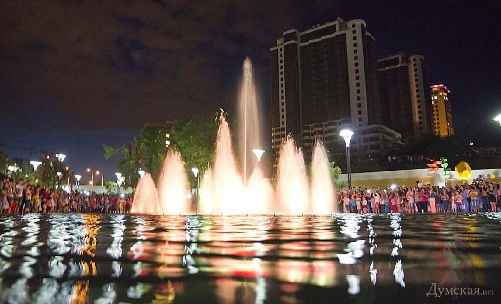 Немов у казці: 5 феєричних фонтанів України