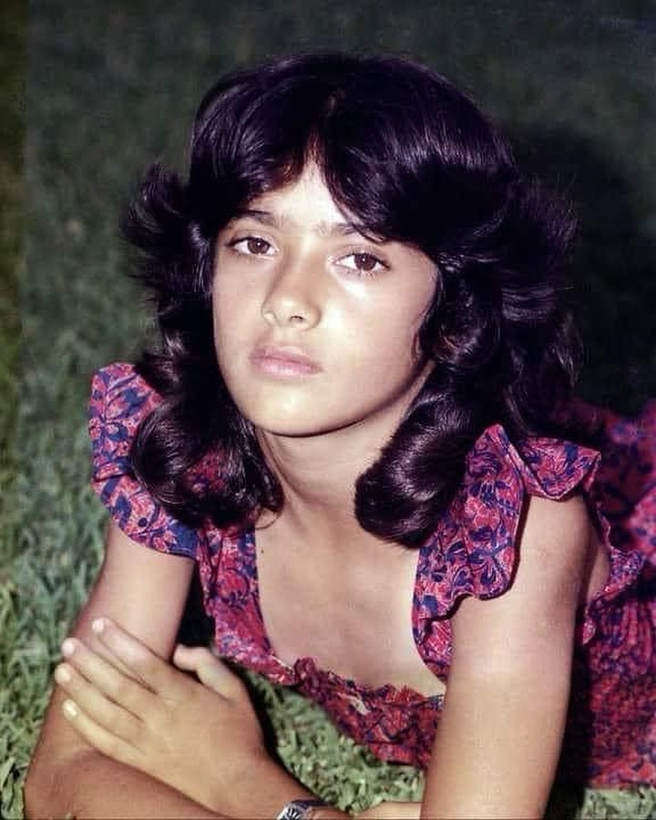 З роками лише краще: Сальма Хаєк показала, який вигляд мала в юності (фото)