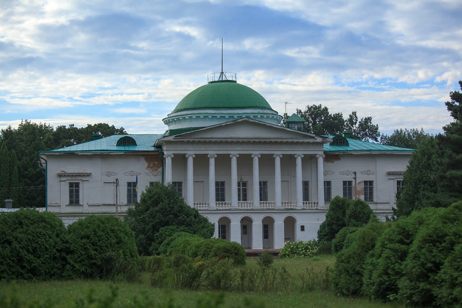 Вишуканість та розкіш: 6 найцікавіших дворянських садиб для осіннього вікенду 
