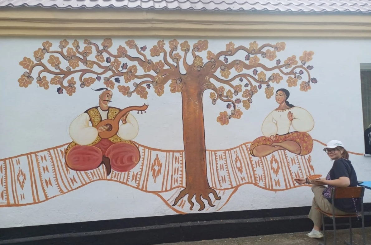 Митці відроджують українські традиції. Понад 200 будинків розписали на Вінниччині