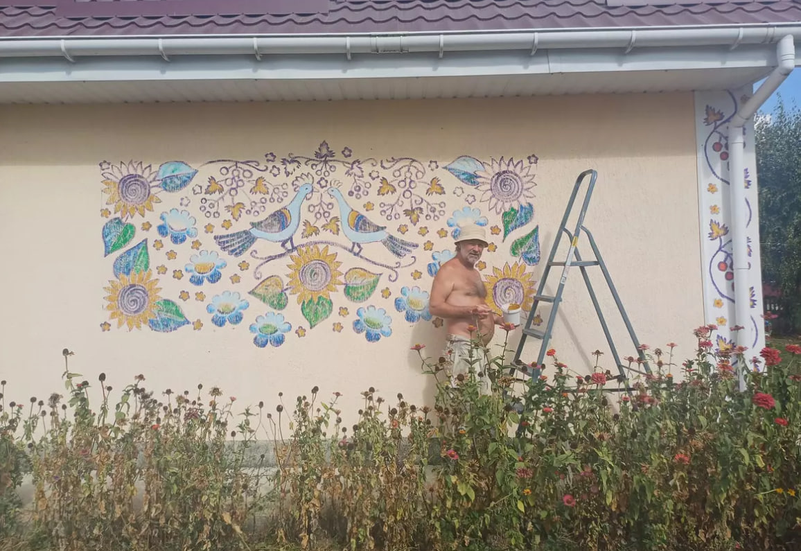 Митці відроджують українські традиції. Понад 200 будинків розписали на Вінниччині
