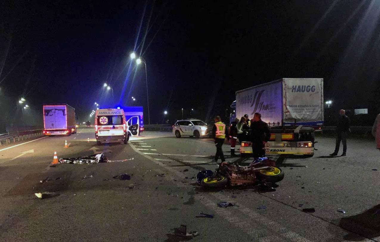 В Ровенской области столкнулись грузовик и мотоцикл, есть погибший