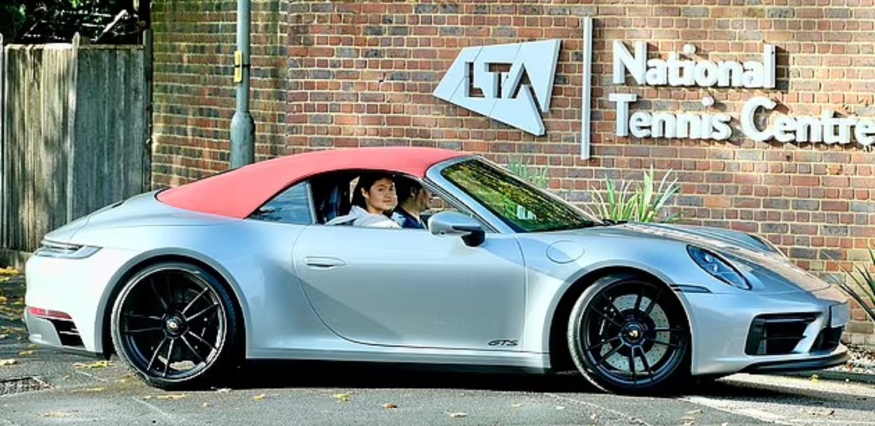 Без перемог немає авто. Елітний бренд відібрав подарунок у британської тенісистки