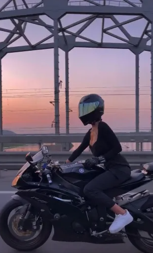 Блогер из Киева назвала "бредом" репетиции военного парада и нарвалась на гнев украинцев (видео)