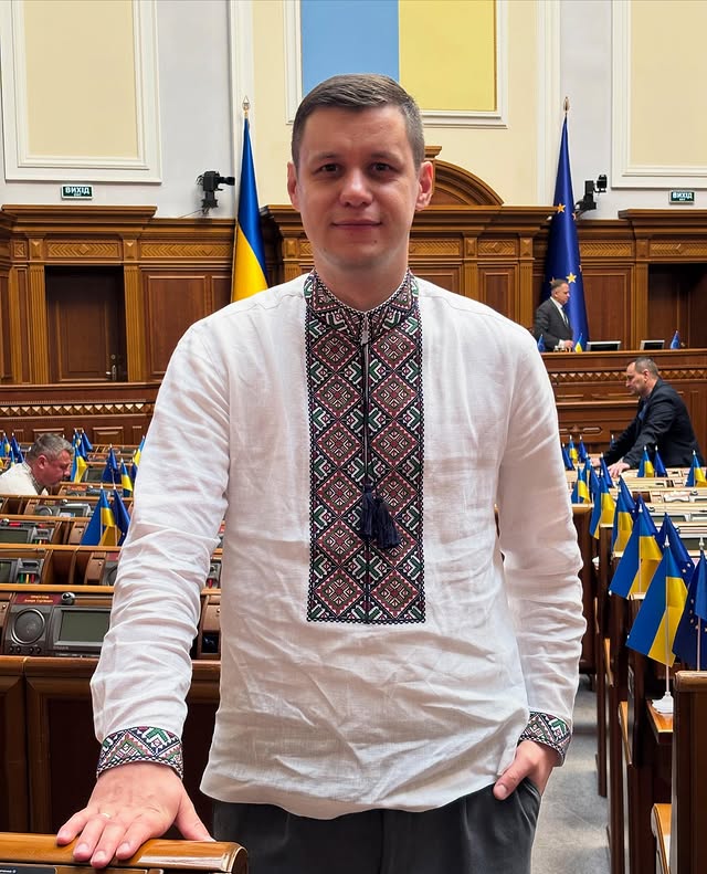 Могилевська, Цибульська та інші: зірки вразили модними образами до Дня вишиванки (фото)