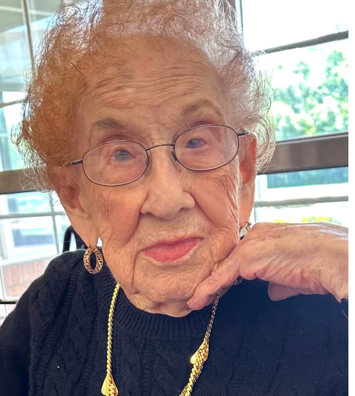 Четыре секрета долголетия от 106-летней авиапутешественницы: она все еще летает